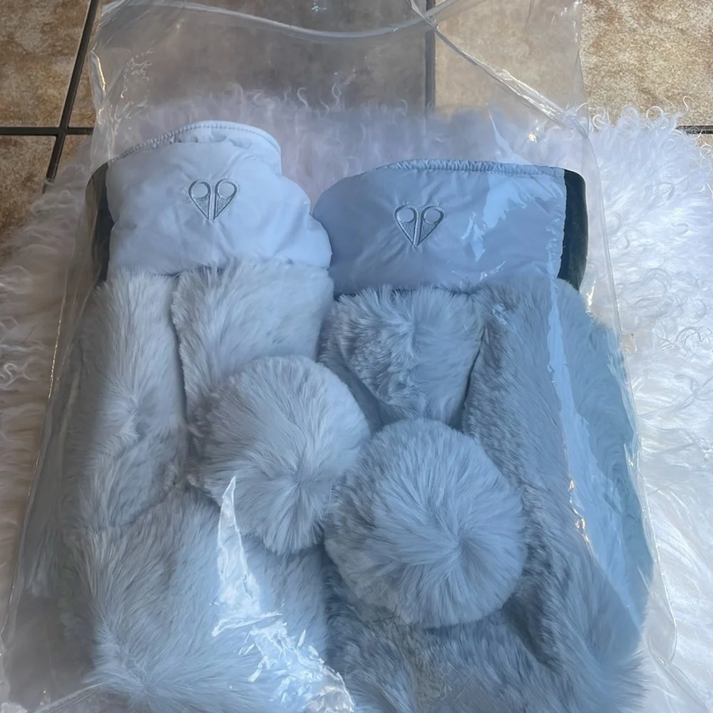 Moose Knuckles Bunny Mittens - Baby Blue Faux Fur - Picture 12 of 12